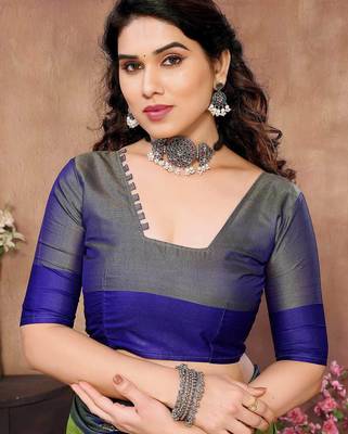 Green silk blend heavy border saree with contrast blouse 5