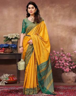 Yellow silk blend heavy border saree with contrast blouse 3