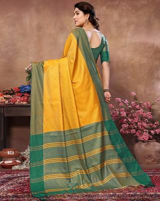 Yellow silk blend heavy border saree with contrast blouse 4