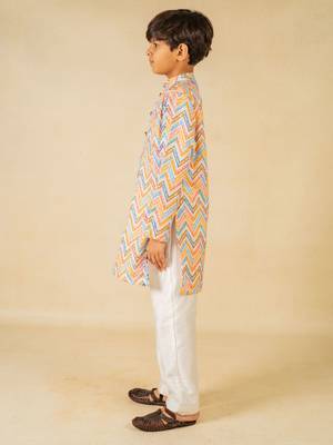 Boys zig zag printed ethnic kurta with white pant (set of 2) 4