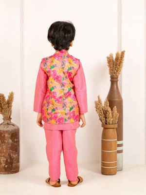 Boys pink kurta and pant with roman digital print jacket (set of 3) 3