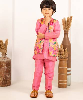 Boys pink kurta and pant with roman digital print jacket (set of 3) 4