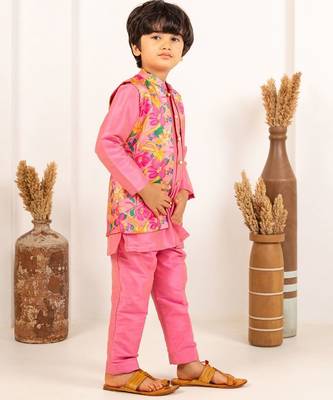 Boys pink kurta and pant with roman digital print jacket (set of 3) 5