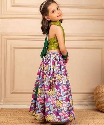 Girls green lurex sleeveless top and roman printed lehenga (set of 2) 4