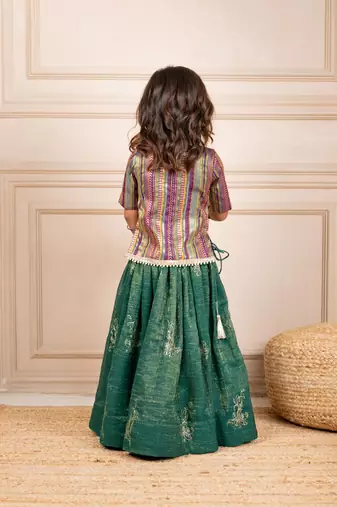 Girls banarasi brockade top and fandy crush embroidered lehenga (set of 2)