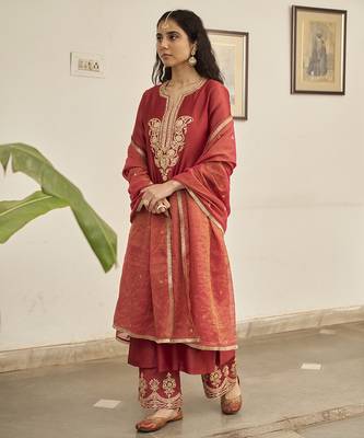 Red chanderi embroidered kurta sets 3