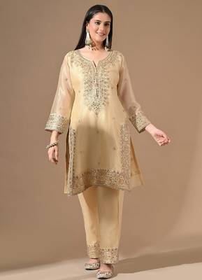 Golden crushed tissue kurta set with zardozi & sequin work 3