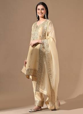 Golden crushed tissue kurta set with zardozi & sequin work 4