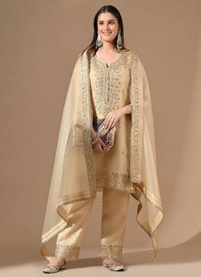 Golden crushed tissue kurta set with zardozi & sequin work 5