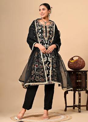 Black kurta set with astonishing gotta dabka thread and zardozi work 3