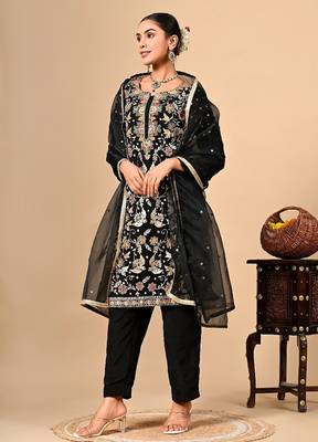 Black kurta set with astonishing gotta dabka thread and zardozi work 4
