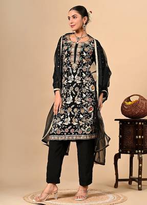 Black kurta set with astonishing gotta dabka thread and zardozi work 5