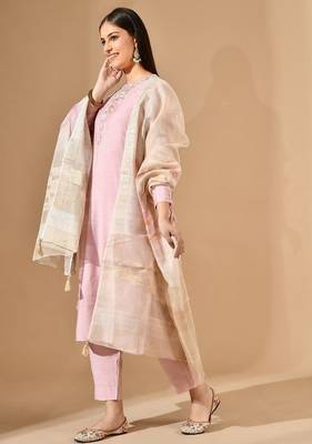 Pink chanderi kurta set with pearl & cutdana work 4