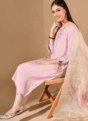 Pink chanderi kurta set with pearl & cutdana work 5