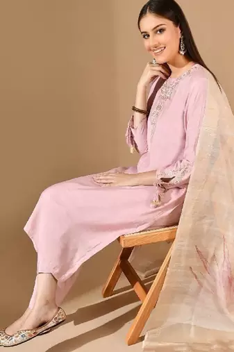 Pink chanderi kurta set with pearl & cutdana work