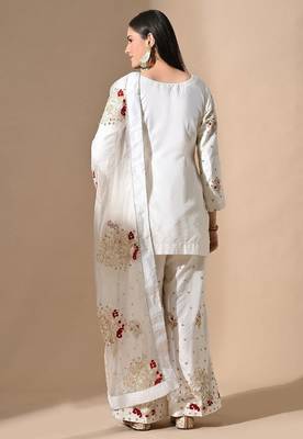 Cream silk kurta set with zardozi & pearl work 2