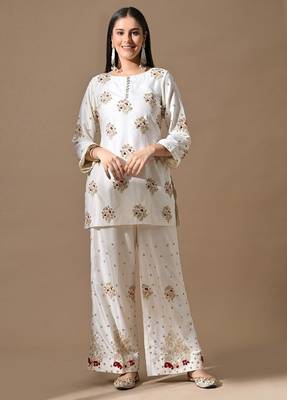 Cream silk kurta set with zardozi & pearl work 1