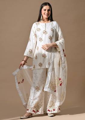 Cream silk kurta set with zardozi & pearl work 3