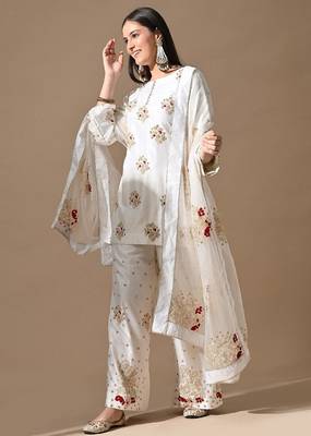 Cream silk kurta set with zardozi & pearl work 4