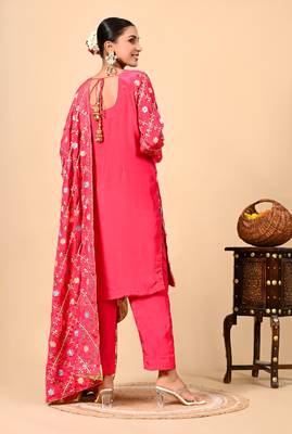 Exquisite pink kurta set with gotta thread and mirror work 2
