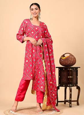 Exquisite pink kurta set with gotta thread and mirror work 3