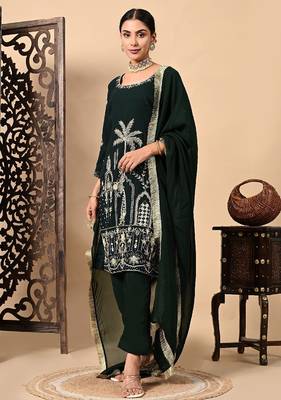 Bottle green kurta set with zardozi dabka sequins thread and pearl work 1