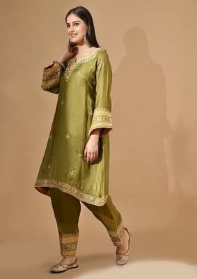 Yellow green kurta set with zardozi & appliqu   detailing 3