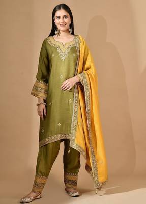 Yellow green kurta set with zardozi & appliqu   detailing 1