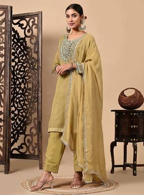 Mehndi green kurta set with  zardozi dabka and sequins work 4