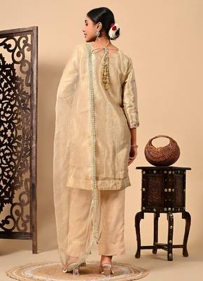 Golden kurta set with zardozi dabka pearl and organza applique work 2