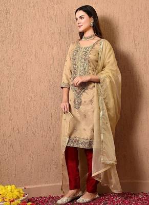 Golden green kurta set with zardozi dabka thread and sequins work 3