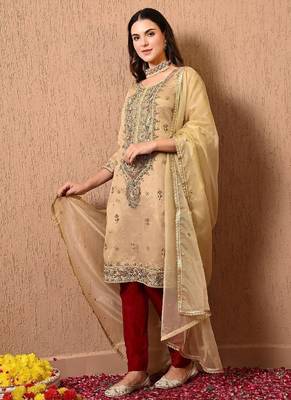 Golden green kurta set with zardozi dabka thread and sequins work 4