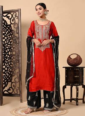 Red kurta set with exceptional zardozi dabka and sequins work 3