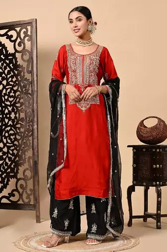 Red kurta set with exceptional zardozi dabka and sequins work