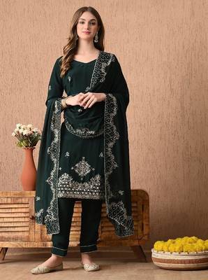 Gracious bottle green kurta set with zardozi and sequins work 3