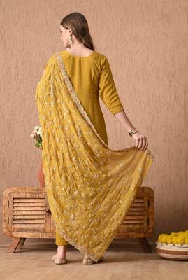 Evergreen yellow kurta set with thread zardozi and sequins work 2