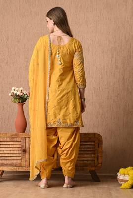 Traditional yellow kurta set with zardozi dabka sequins and tilla work 2