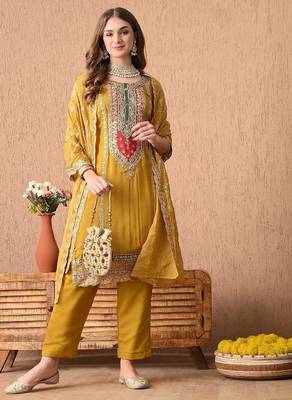 Evergreen yellow kurta set with thread zardozi and sequins work 4