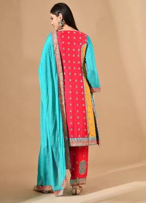 Pink chinon kurta set with zardozi & sequin embroidery 2