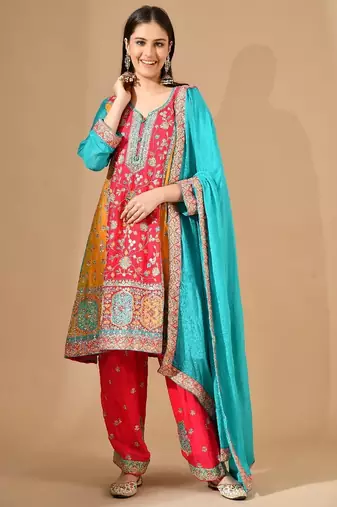 Pink chinon kurta set with zardozi & sequin embroidery