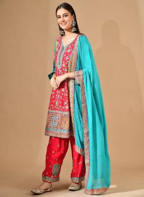 Pink chinon kurta set with zardozi & sequin embroidery 4