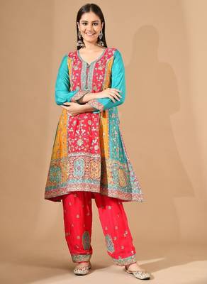 Pink chinon kurta set with zardozi & sequin embroidery 5