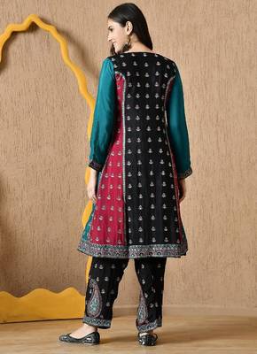 Multicolour thread & zardozi black kurta set 2