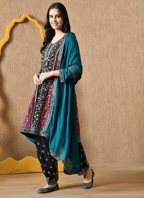 Multicolour thread & zardozi black kurta set 4