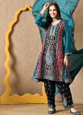 Multicolour thread & zardozi black kurta set 5
