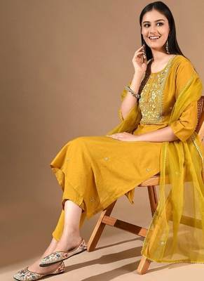 Yellow chanderi cotton kurta set with pearl & thread work 4