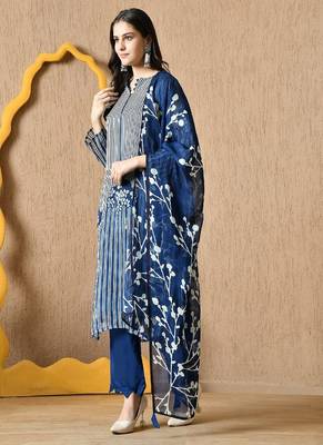  blue kurta set with sequin & pearl work 4