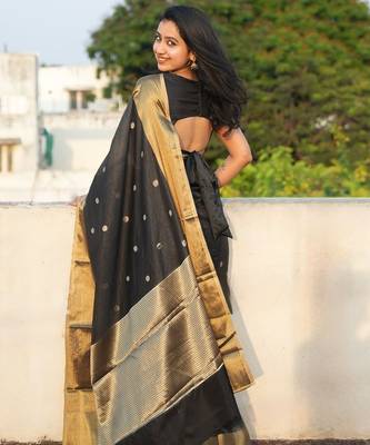 Black silk blend saree with blouse 4