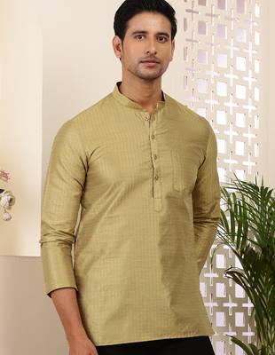 Men olive gold textured viscose blend short kurta with mandarin collar 2