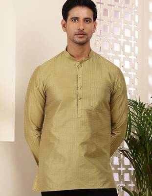 Men olive gold textured viscose blend short kurta with mandarin collar 3